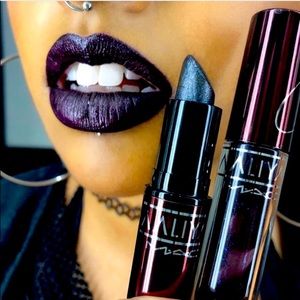 Brand New in a Box Limited Edition MAC~AALIYAH LIPSTICK~STREET THING